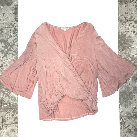 Boutique Wasabi + Mint Los Angeles blush pink bell sleeve blouse - Picture 10 of 16